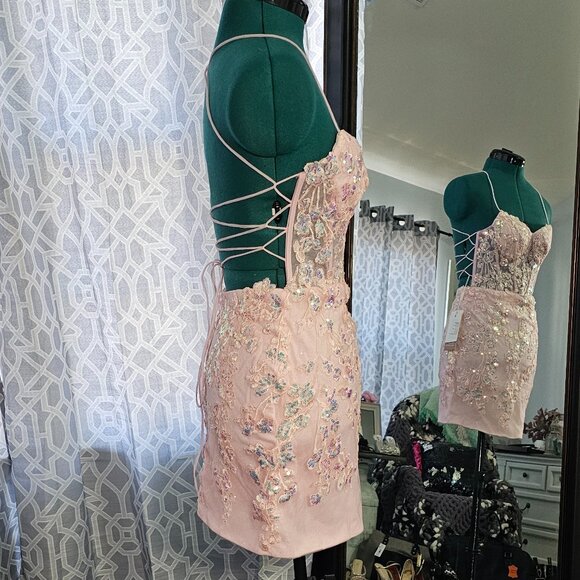 Stacee Embroidered Formal Gown – NWT – Size 0 / 32 - Picture 4 of 6